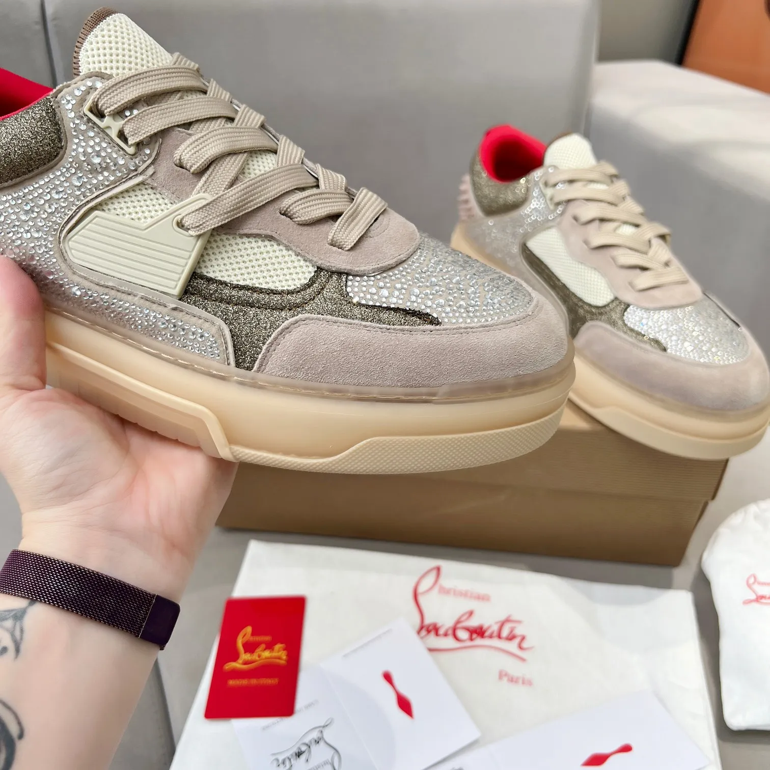 Men's clothing and shoes 💰760. Drill surface. 🌹🌹🌹̋Wang Junkai Yang Mi Xu Kai Zhang Jingyi Ding Chengxin Chen Muchi Wang Ziyi Same style Christian Louboutin 2024 [New product] Drill surface ASTROLOUBI thick-soled sports shoes for men, red-soled shoes, the perfect fusion of fashion and sports, The fabrics are made of luxurious calfskin, soft suede, smooth satin and laminated leather, and the back is decorated with classic rivets. The interior is blended with a knitted tongue for added durability, breathability and quick-drying comfort. The outsole is made of a combination of EVA foam and imported rubber, and the colorful CL iconic letters on the side of the outsole show the brand's unique style. It is a ceiling-level comfortable skate shoe! ! ! Multiple colors available, currently men’s sizes 39--45